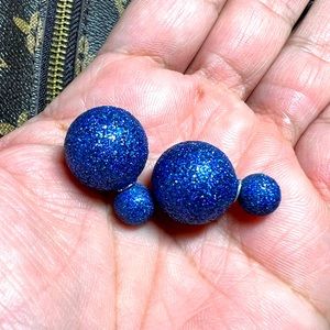 Double side glittery earrings in blue